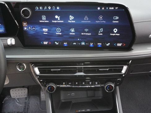 Used 2024 Chevrolet Traverse LT FWD image 11