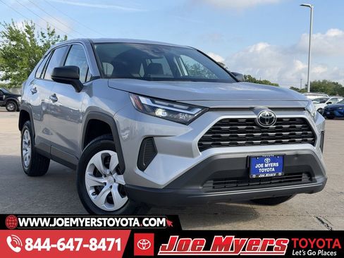 Used 2025 Toyota RAV4 LE image 2