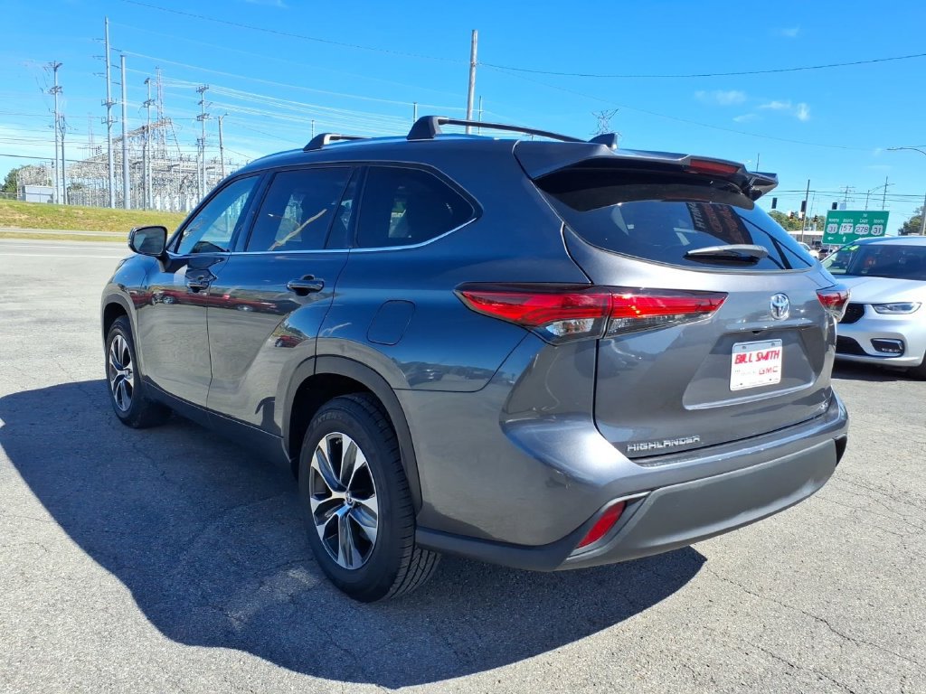 Used 2020 Toyota Highlander XLE FWD image 5