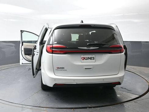 Used 2024 Chrysler Pacifica Touring-L FWD image 56