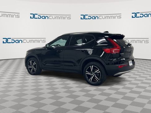 Used 2023 Volvo XC40 B5 Core AWD/4WD image 6