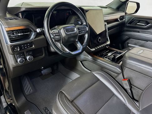 Used 2025 GMC Yukon XL Denali AWD/4WD image 7