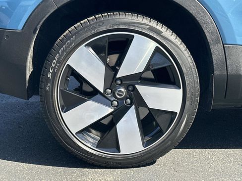 Certified 2023 Volvo C40 P8 Recharge Ultimate w/ Protection Package Premier image 27