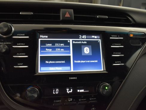 Used 2020 Toyota Camry SE w/ Carpet Mat Package image 12