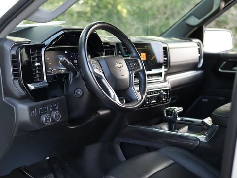 Used 2023 Chevrolet Silverado 1500 LTZ w/ LTZ Convenience Package II AWD/4WD image 9