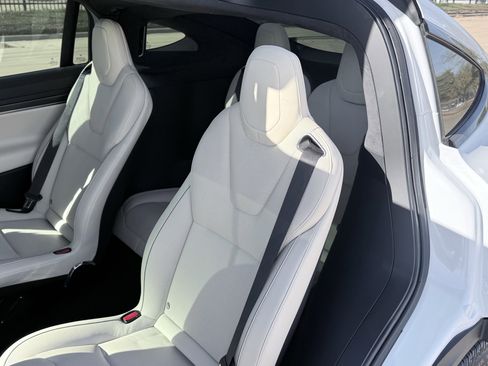 Used 2023 Tesla Model X Plaid image 5