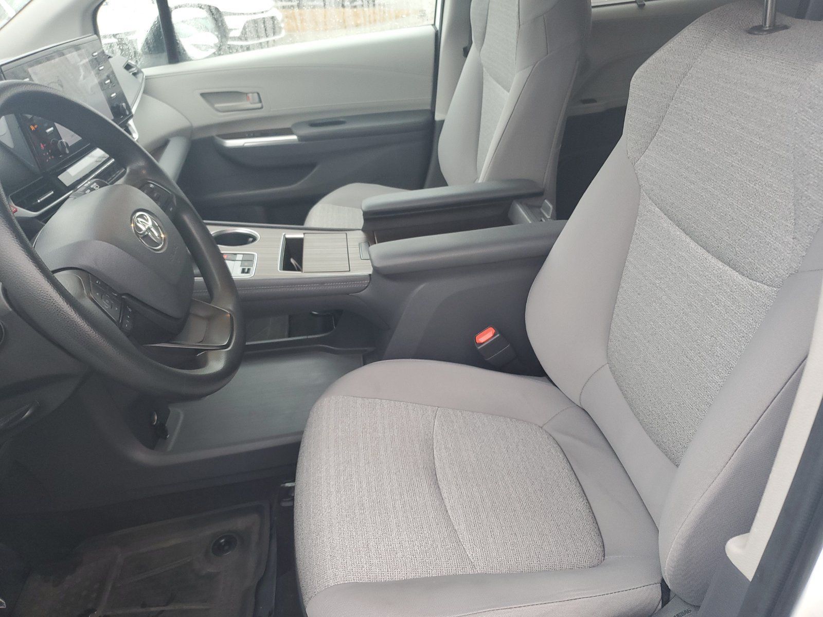 Used 2022 Toyota Sienna LE FWD image 16