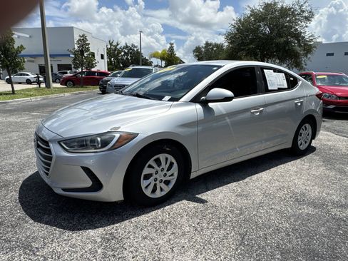 Used 2018 Hyundai Elantra SE FWD image 10