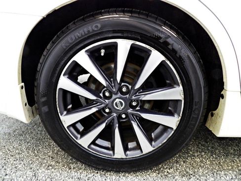 Used 2016 Nissan Altima 2.5 SL w/ Moonroof Package FWD image 21