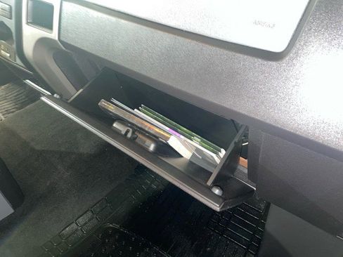 Used 2011 Ford F150 XLT w/ XLT Chrome Pkg image 16