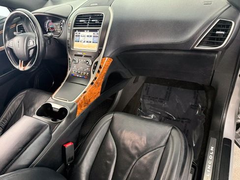 Used 2018 Lincoln MKX Reserve FWD image 17
