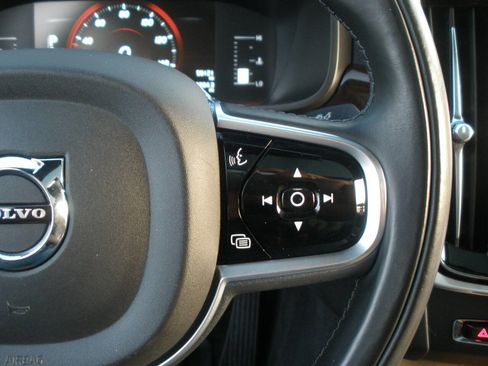 Used 2018 Volvo S90 T5 Momentum image 38