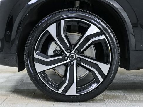 Certified 2024 Volvo XC90 B6 Ultimate w/ Protection Package image 40