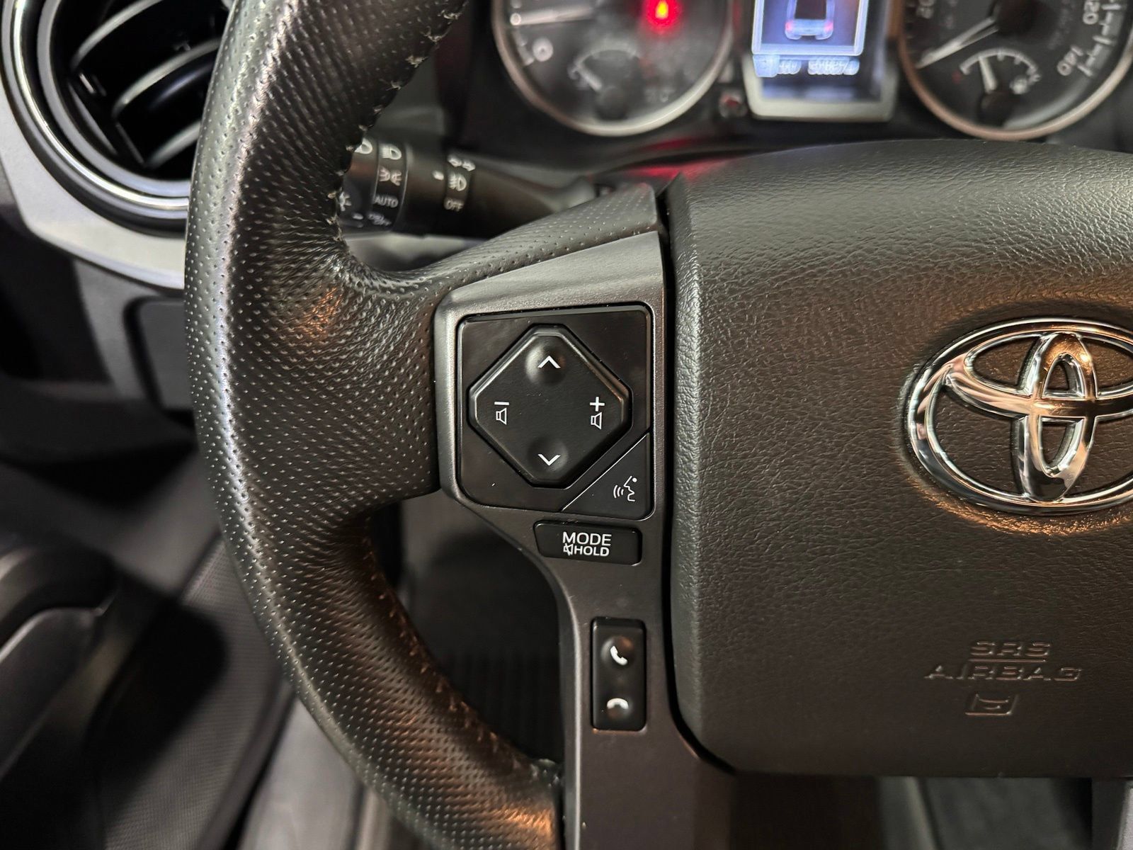 Used 2022 Toyota Tacoma TRD Sport AWD/4WD image 21