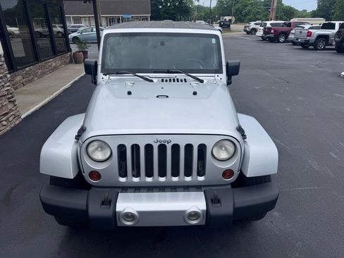 Used 2009 Jeep Wrangler Unlimited Sahara AWD/4WD image 9