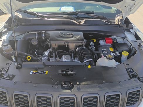 Used 2025 Jeep Compass Trailhawk AWD/4WD image 17