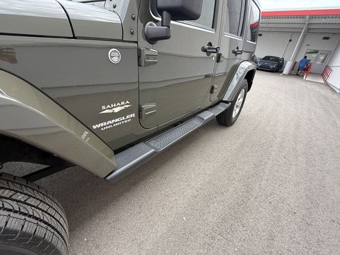 Used 2015 Jeep Wrangler Unlimited Sahara AWD/4WD image 12