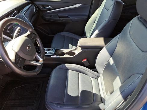 Used 2022 Chevrolet Bolt EUV LT w/ Convenience Package image 17