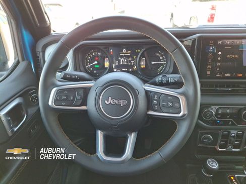 Used 2024 Jeep Wrangler Unlimited Sahara AWD/4WD image 7