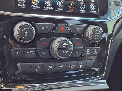 Used 2022 Jeep Grand Cherokee Laredo X image 20