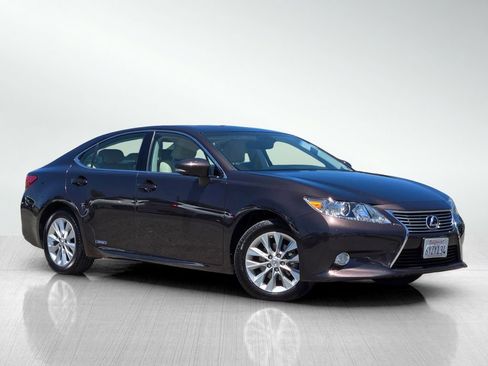 Used 2013 Lexus ES 300h w/ Luxury Pkg FWD image 2