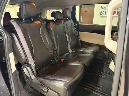 Used 2023 Kia Carnival EX FWD image 27