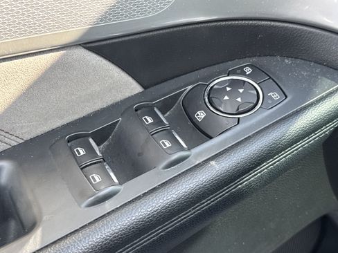 Used 2017 Ford Explorer XLT w/ Equipment Group 202A FWD image 23