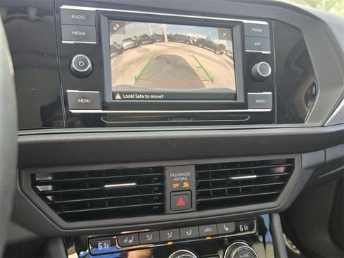 Used 2020 Volkswagen Jetta SE w/ SE Cold Weather Package image 21