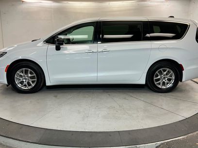 Used 2024 Chrysler Pacifica Touring-L