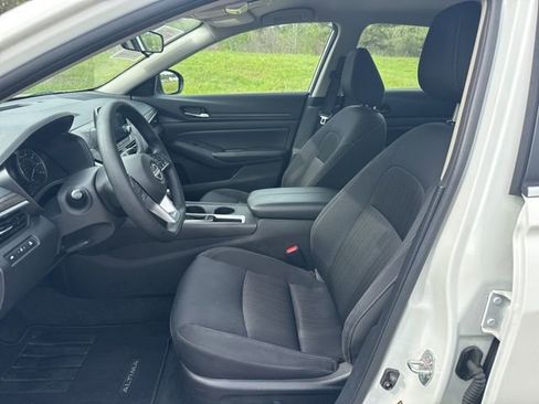 Used 2025 Nissan Altima 2.5 SV image 16