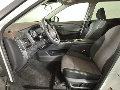 Used 2023 Nissan Rogue SV AWD/4WD image 11