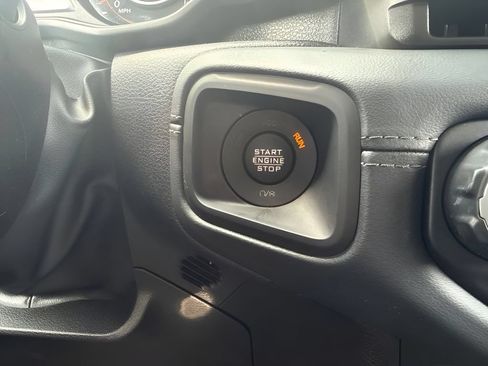 Used 2025 Jeep Wrangler Unlimited Rubicon w/ Convenience Group AWD/4WD image 15