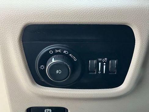 Used 2023 Jeep Grand Cherokee Limited image 21