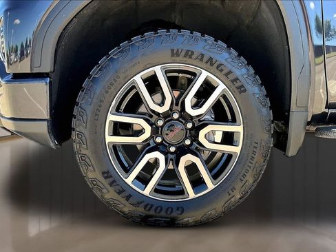 Used 2022 GMC Sierra 1500 AT4 w/ AT4 Premium Package AWD/4WD image 8