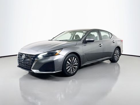 Used 2023 Nissan Altima 2.5 SV FWD image 4