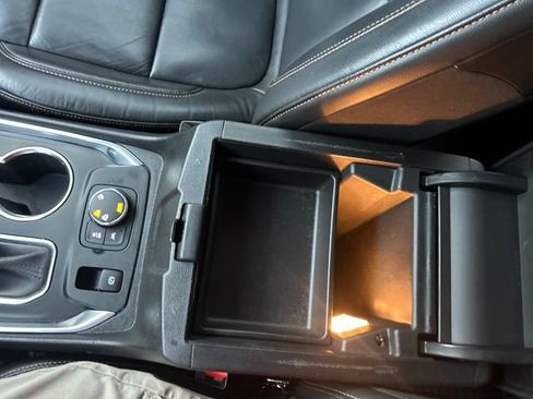 Used 2021 Chevrolet Traverse RS image 18