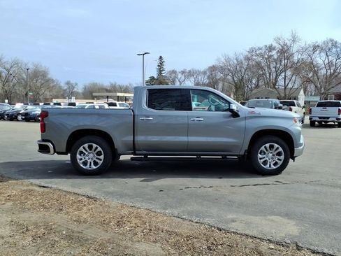 Used 2025 Chevrolet Silverado 1500 LTZ image 2