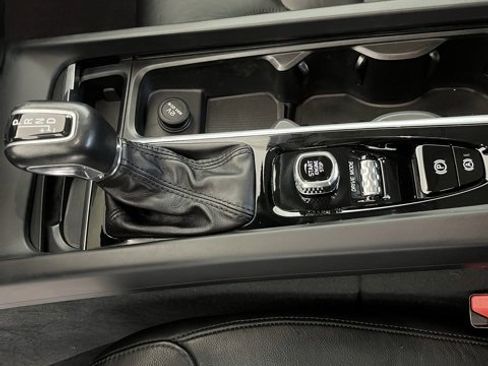 Used 2019 Volvo S60 T6 Momentum w/ Multimedia Package image 18