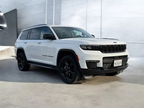 Used 2023 Jeep Grand Cherokee L Limited w/ Luxury Tech Group II image 14