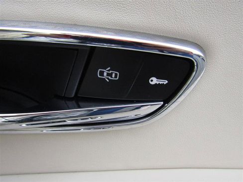 Used 2017 Bentley Flying Spur V8 image 45