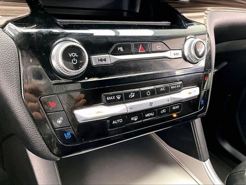 Used 2022 Ford Explorer Limited w/ Equipment Group 301A image 32