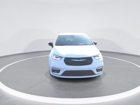 New 2026 Chrysler Pacifica Limited w/ Uconnect Theater Family Group image 3