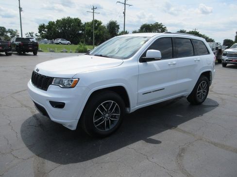 Used 2018 Jeep Grand Cherokee Limited w/ Trailer Tow Group IV AWD/4WD image 11