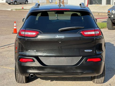 Used 2016 Jeep Cherokee Latitude AWD/4WD image 5