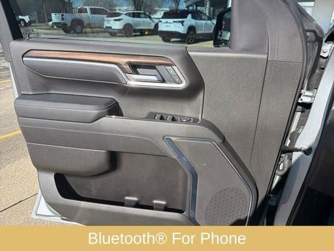 Used 2025 Chevrolet Silverado 1500 LT AWD/4WD image 18