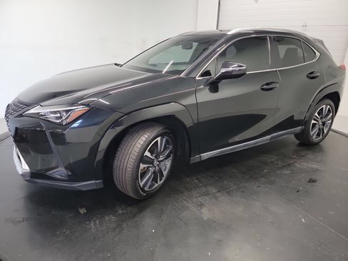 Used 2022 Lexus UX 200 w/ Premium Package FWD image 3