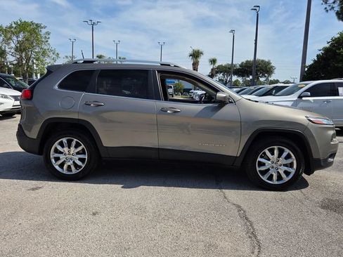 Used 2017 Jeep Cherokee Limited AWD/4WD image 8