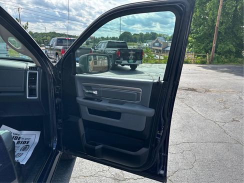 Used 2017 RAM 1500 Classic SLT AWD/4WD image 16