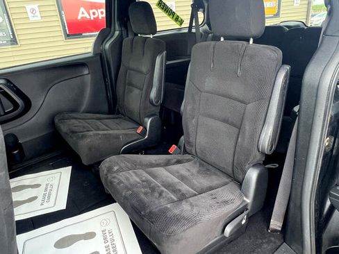 Used 2017 Dodge Grand Caravan SE image 11