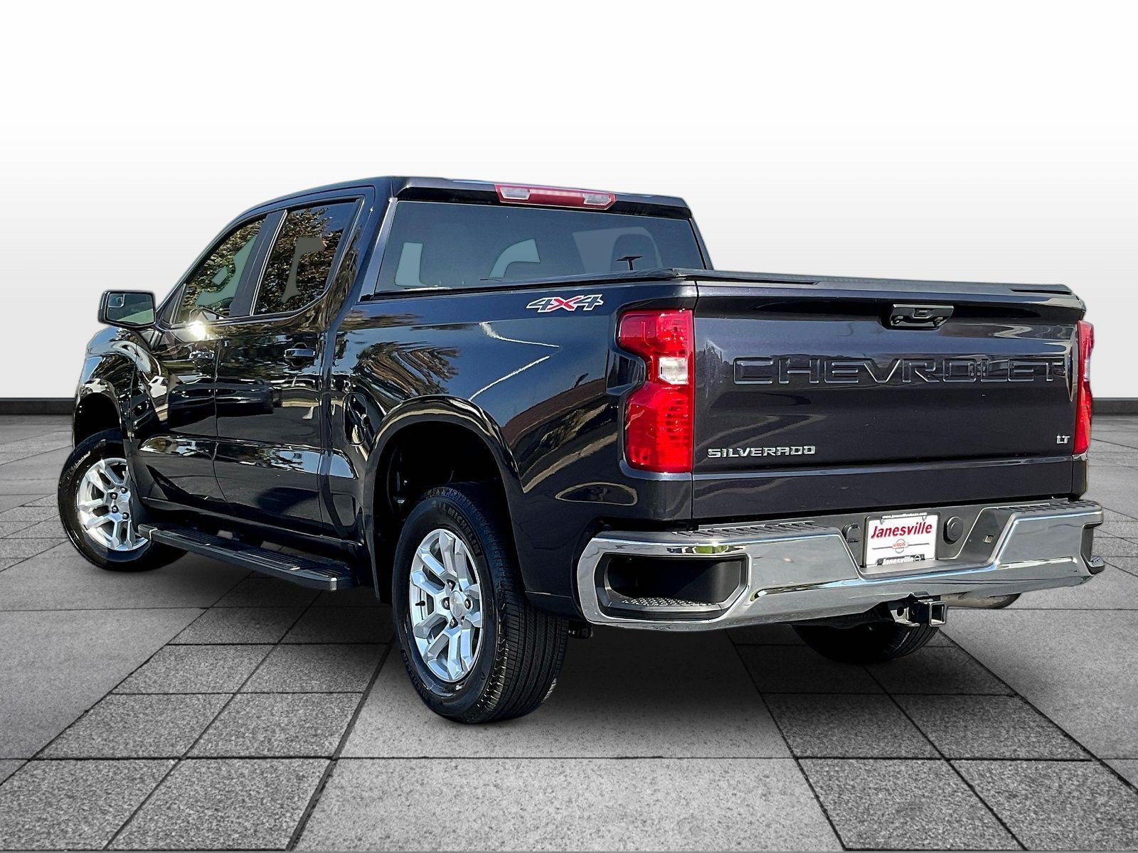 Used 2023 Chevrolet Silverado 1500 LT AWD/4WD image 5